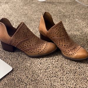 Light brown incredibly comfortable ankle boots